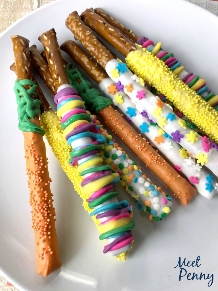 Easter pretzel rods are an adorable addition to an Easter party and a great stuffer for an Easter Basket. This Easter pretzel rods tutorial makes it simple!